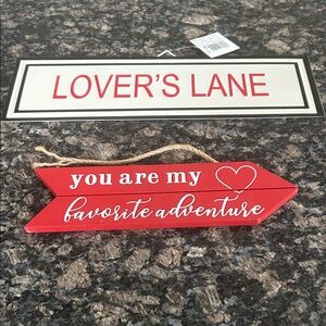 ASHLAND ASSORTED VALENTINES SIGNS LOT OF 2 NWT